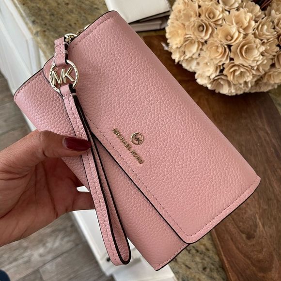 New💖 mk Jet Set Charm Pebble Embossed Leather Large Flap Phone Wristlet - Picture 2 of 7